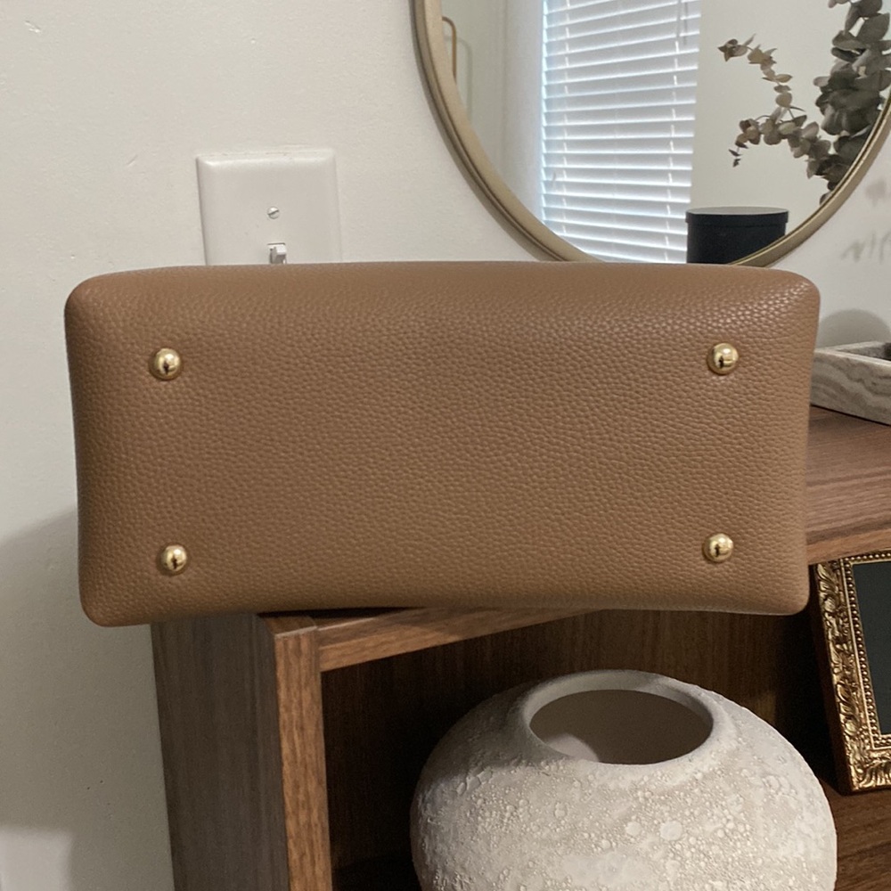 Sunday Staples Milan 28 Top Handle Bag in Hazelnut - Picture 6 of 6